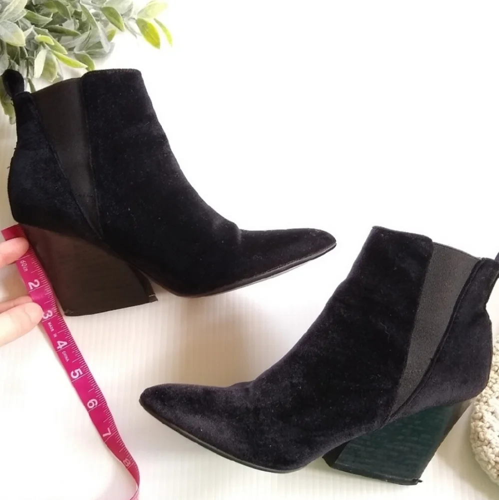 REPORT women's black velvet pull-on pointed toe ankle booties size 6